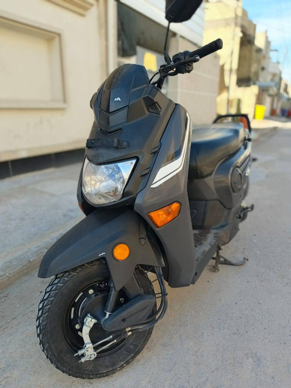 دراجة جديدة كلش ماشية شي قليل السعر مليون وربع وبيها مكاني الدورة ابودشير
***********
