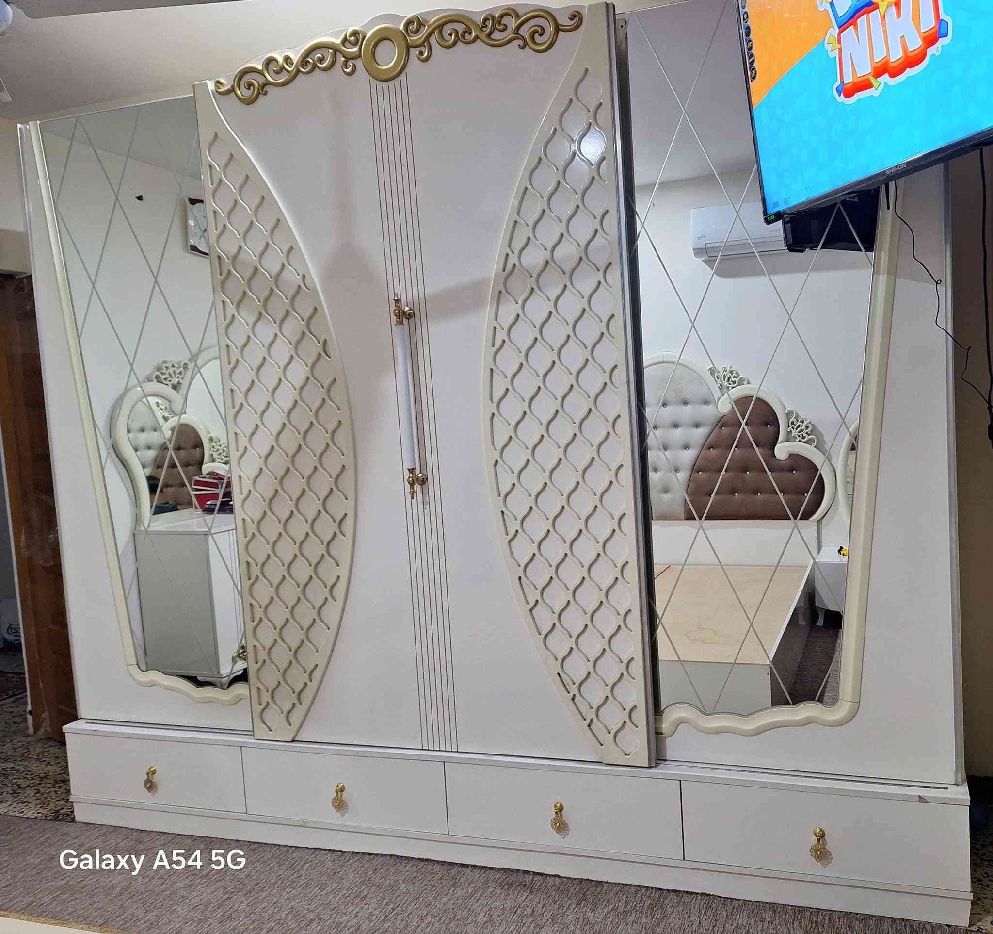 غرفة نوم بيضاء ٩ قطع للأتصال عله رقم ***********
