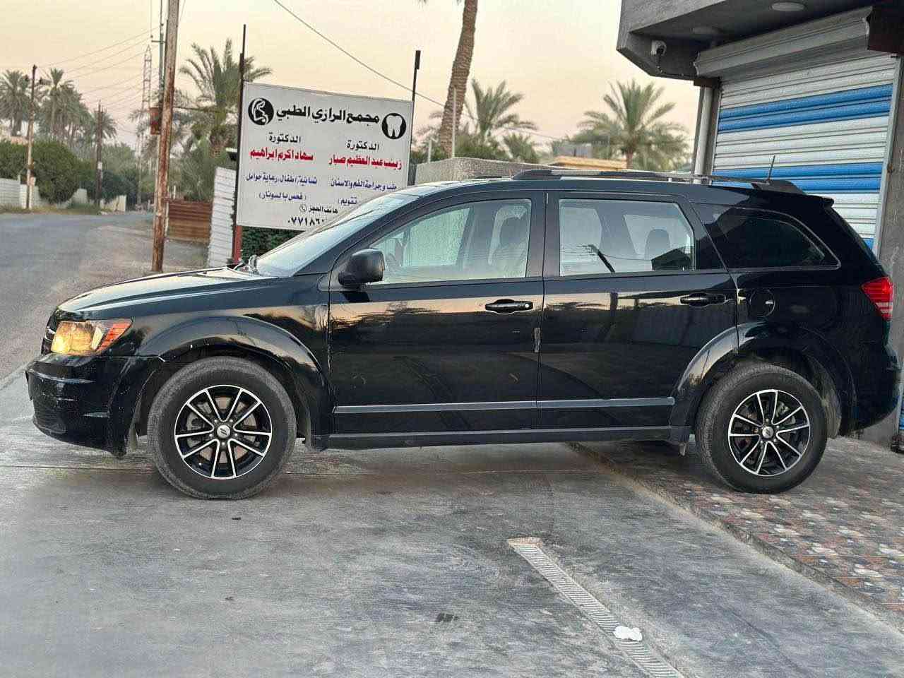 السلام عليكم
دوج جورني 2018 سياره 

لون اسود -سبعه راكب ٣ قطع تبريد 
بصمة ابواب وتشغيل
كروس تثبيت سرعه 
نظام ترحيب
محرك 2400 كير جديد 

صدر امامي خلفي جديد مشط ستيرن درايم  شفتاتت جدد -تخم تاير   -منضومه تبريد جديده راديتر تبريد جديد.كمبريسير جديد  -منضومه مي جديده كلها سياره كير محرك شرط 

حدثها جاملغ امامي بدون دواخل وجمالغ خلفي ضربه بسيطه صبغ 4 قطع بدون دواخل

سعرها 117 وبيها مجال بسيط وماكو جورني موديل 18 بهالسعر  

الاتصال على رقم 
***********
*********** بغداد, العراق
