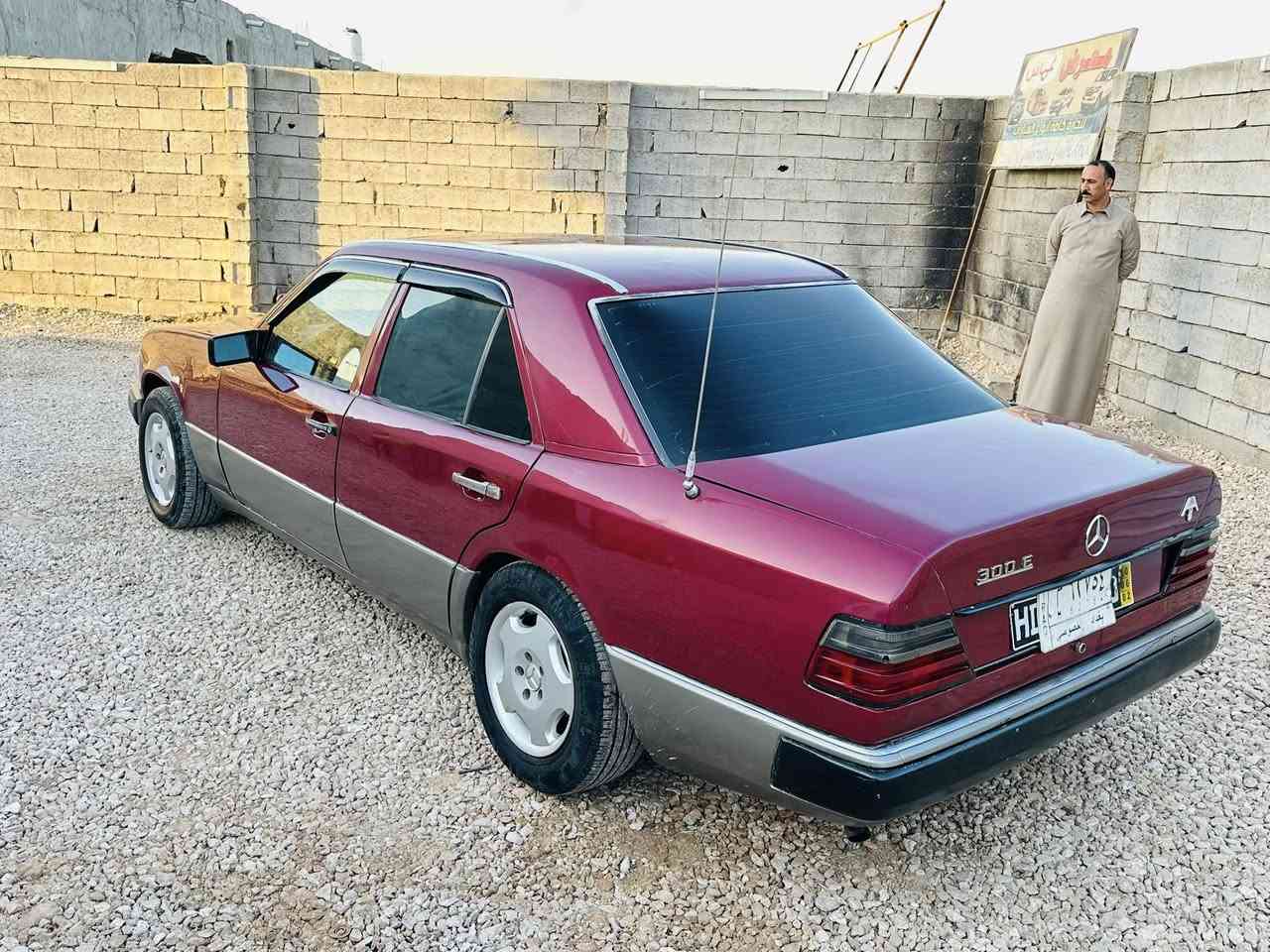 مارسدس موديل 88 رقم بغداد تحويل مباشر سنويه 2027 جاهزه محرك وكير بطه 3000 جاهزه السياره عارضه للبيع ولمراوس  مكان السياره الديوانيه قضاء غماس السعر 58 مع المجال للاتصل***********
