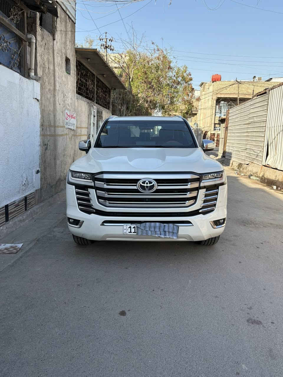 السلام عليكم شباب لاند كروز بريم اصل موديل
2023. فئه. VX مكفوله كفاله عامه 
من الخدش ماشية 16 ألف ومغلفه بلكامل PPF بل اضافة عازل حراري جميع الجامات 
مكاني بغداد مدينة الصدر 
رقم الهاتف ***********
