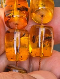 وعلى المامش .... علمّتني أنا حب هوايه كبلك ذوّباني شلون اوصفك .... وان...