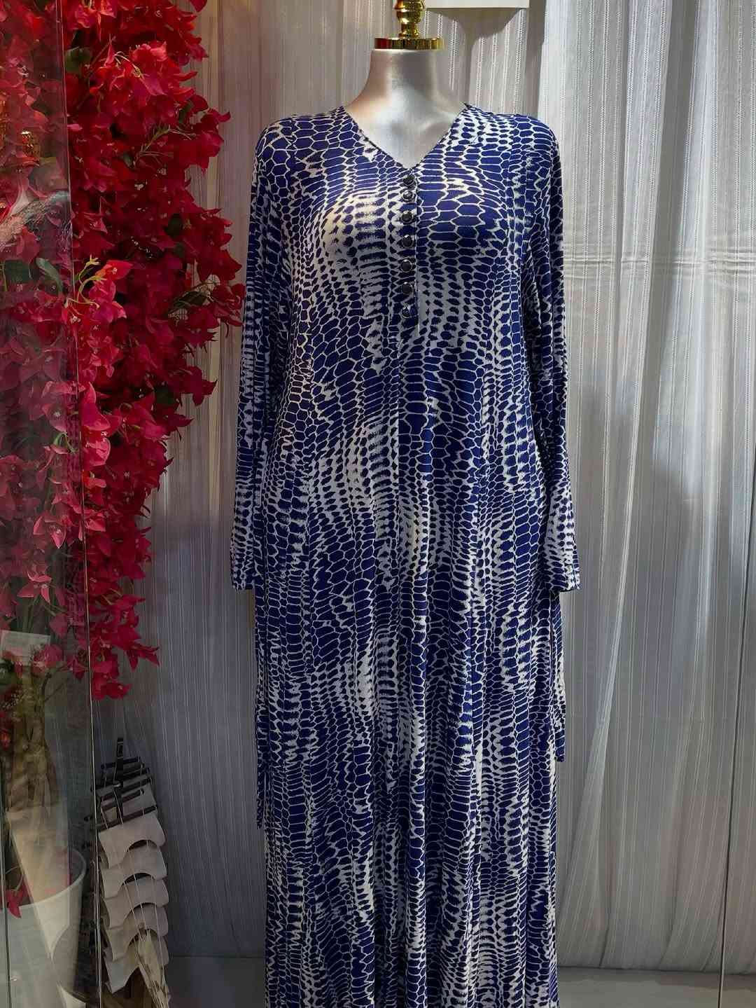 ‼️لكثره الطلب تم تكرار الموديل ‼️
السعر :  20 الف 
والتوصيل مجاني داخل الكوت 
القياسات 2XL/3XL/4XL/5XL/6XL
📥 للحجز: راسلي الصفحة أو اتصلي على: ***********
📍 العنوان: الكوت - شارع الهورة - مجمع الساعة الطبي.
🚖 التوصيل: متوفر داخل الكوت ولجميع 
المحافظات
