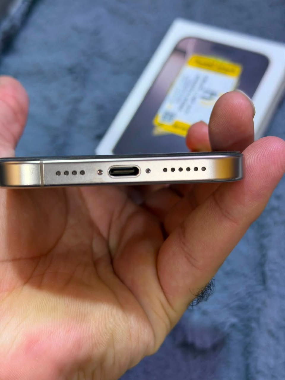 للبيع ايفون 16 برو ماكس ذهبي لونه المميز 

ذاكره 256 بطاريه 100🔋مشحون 123 مره 

الجهاز شرق اوسط بعده داخل ضمان مفتوح بشهر الواحد شتريته جديد على ايدي  جداً جديد غراضه كامله ومطابقه ونموذج M

مكاني بغداد البياع تقاطع الدرويش *********** 

السعر 1470 وبي مجال بسيط
