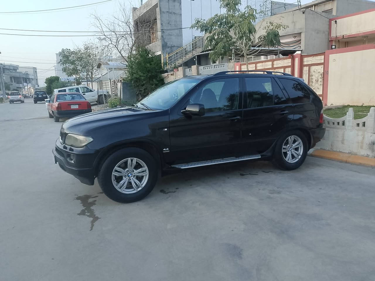 بيم x5 موديل 2006 كير مةكينة بةشةرت سةيارةكة ساغة كودى بوةى كراوة بةناوى خوم مةكينةى هةشت بستون سعرى ٤٣ معمةلة كؤرينةوش دةكةم شوين كةلار ***********
