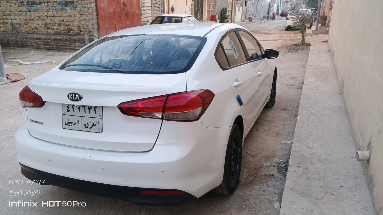 سيراتو خليجي
ماشية 122وقابل للزيادة
بيه جاملغ امامي وباب السائق صبغ ملاون
محرك 1600 تبريد تدفئة 
السعر 126 وبيه مجال
***********
