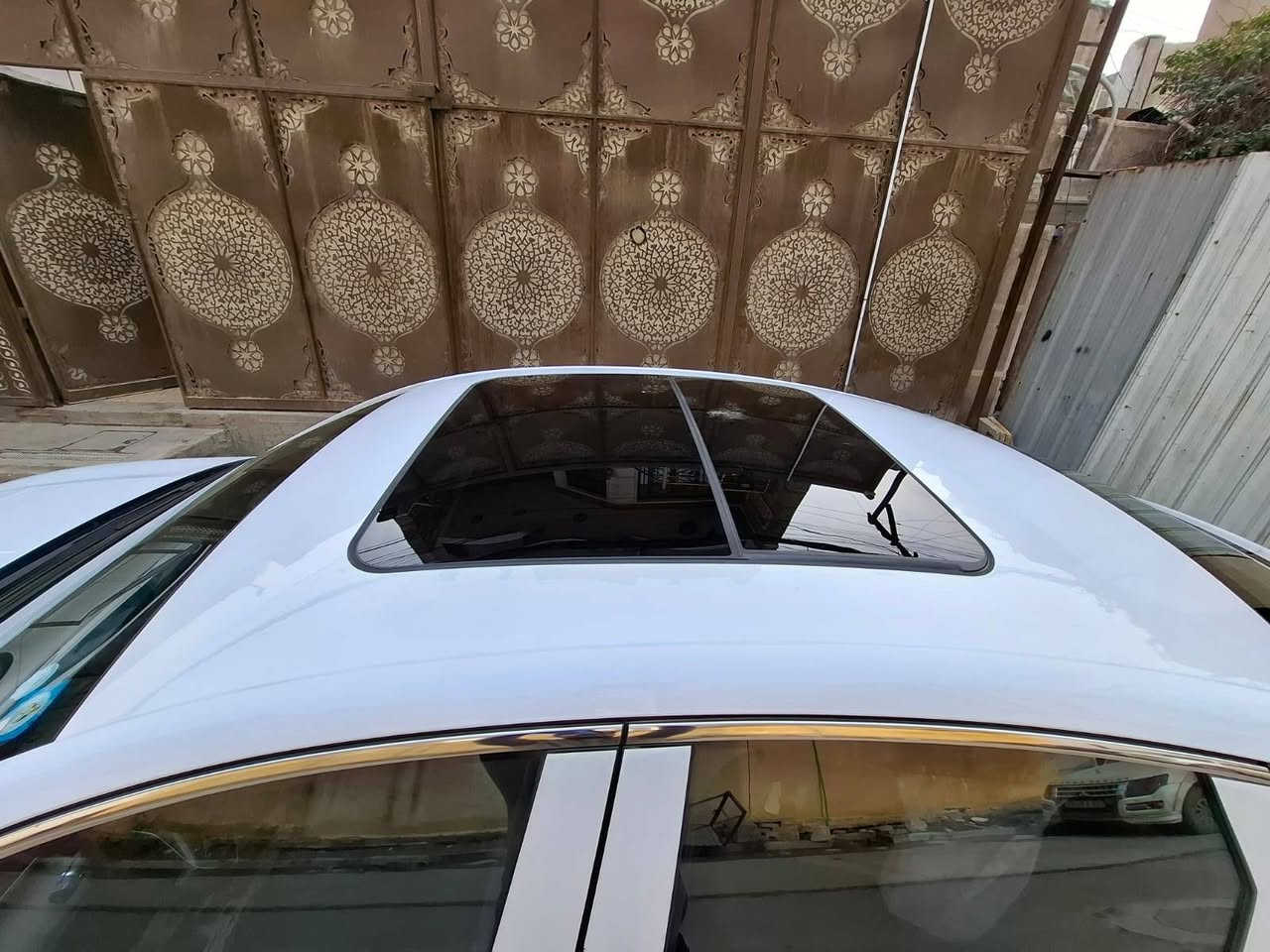 السلام عليكم
بي واي دي جين ال شبيهة الكراون
 مكينة الجيل الخامس موديل 2025
ماشية على كد الترقيم تقريبا 400 كيلو يعني زيرو
مواصفاتها 
لون ابيض 
5 كاميرات محيطية 360 درجة
كشن كهرباء
لون الداخل مميز اسود مطعم بزيتوني
شاشة دوارة
القمارة بانوراما
ويل 17
بطاريتها تمشي السيارة 120 كيلو
مجموع المشي وية البانزين 2200 كيلو
السيارة عالية عن الكاع و واسعة من الداخل
مرقمة بغداد 
غراضها كاملة شاحنة و ماطور منفاخ و فوم و مثلث
 و بيها بعد هواي مواصفات
السعر المطلوب 27 و نص مليون
للتواصل 
***********
يوجد واتساب
