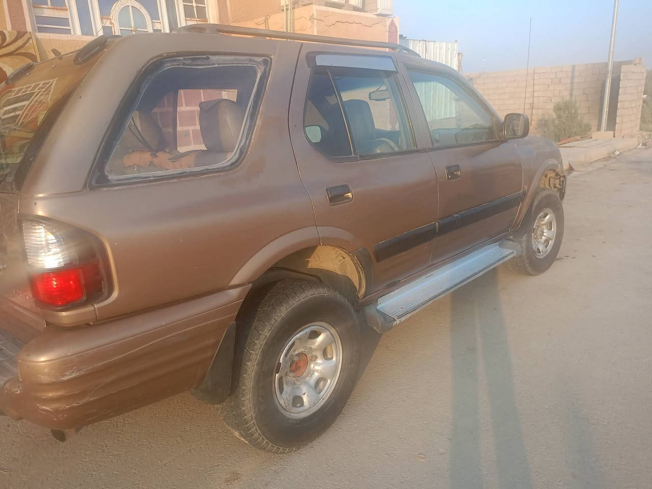 سياره ازوزه جاهزة كير ومحرك فيفتي حداديه جاهزه تبريد شغال موديل 2000سعر 45قفل اومراوس بيكم دبل قماره غير متواجد علئ افيس***********

