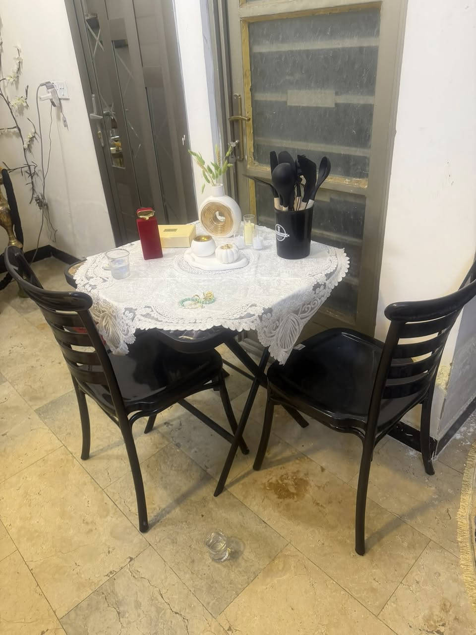 ميز طعام صغير و 2 كراسي 40  طبلة وسطية و 4 صغار سيت كامل 75  الشعب حي سومر


**إذا كنت صاحب هذا الإعلان وتريد حذفه لأي سبب، رجاءا أرسل رسالة إلى الدعم الفني**