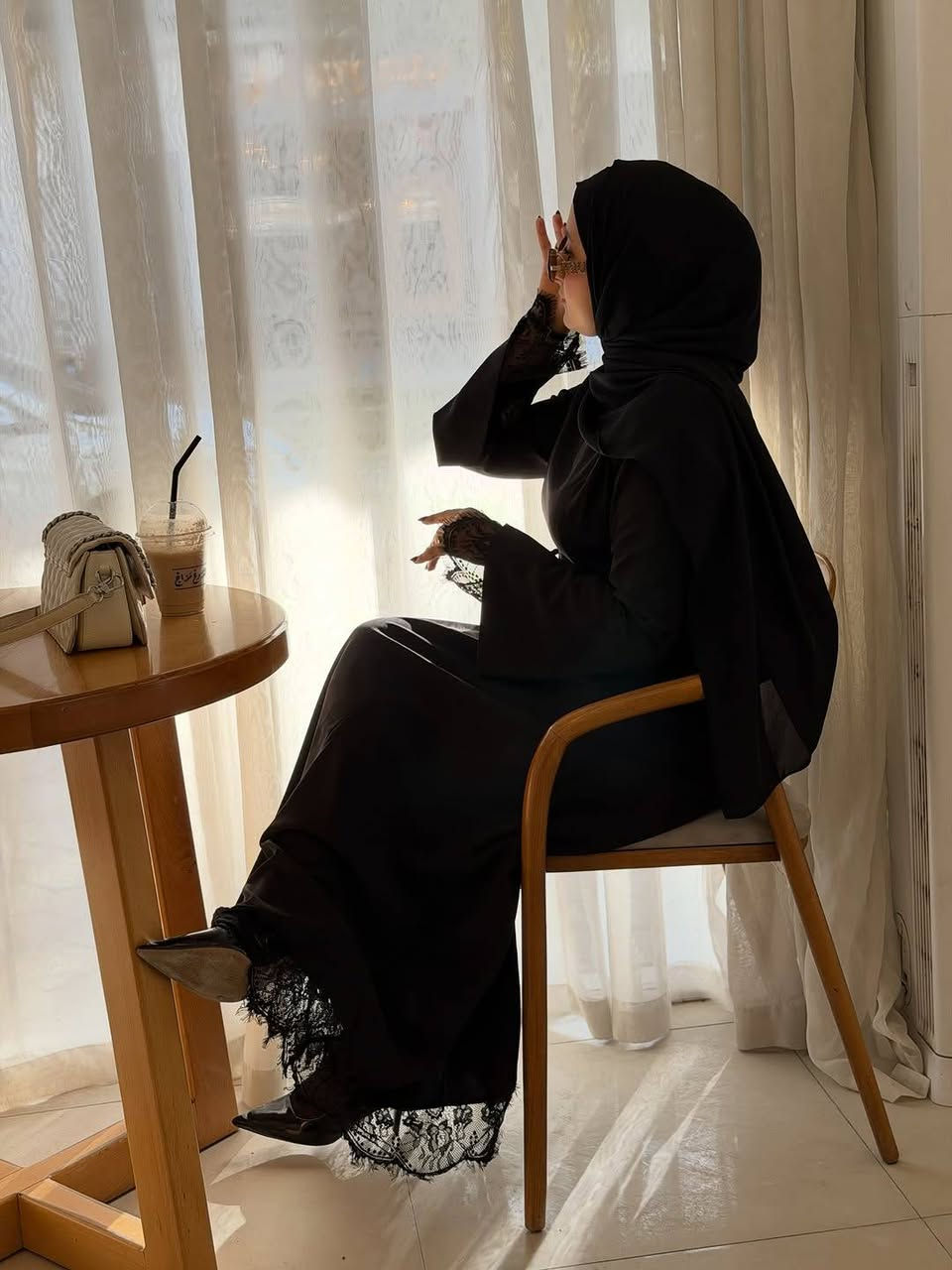 hoor_abaya____
فستان اسود أنيق بتفاصيل دانتيل فاخرة

✨تصميم راقٍ بقصة انسيابية مريحة
✨أكمام مزينة بالدانتيل الناعم
✨لون أسود كلاسيكي لا يفقد اناقته
السعر 55 وتوصيل مجاني لجميع محافظات العراق

للطلب والاستفسار مراسلتنا على الخاص 📩


**إذا كنت صاحب هذا الإعلان وتريد حذفه لأي سبب، رجاءا أرسل رسالة إلى الدعم الفني**
