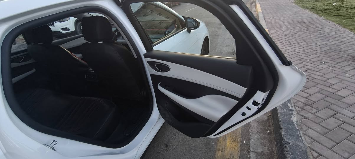 #للبيع 
سيارة BYD سيل 5 
ماشية ١١ الف كيلو كلي
الرقم بغداد رقم حلو
السيارة ماشية فقط مكفولة من كلشي 
مغلف كشنات وستيرن ودشبول
ومنطقة الكير كلها 
ارضيات
ومعتني بيها 
السيارة متشتريلها كلشي كامل 
المكان بغداد 
السعر ١٩ مليون ونصف
للاستفسار : ***********
