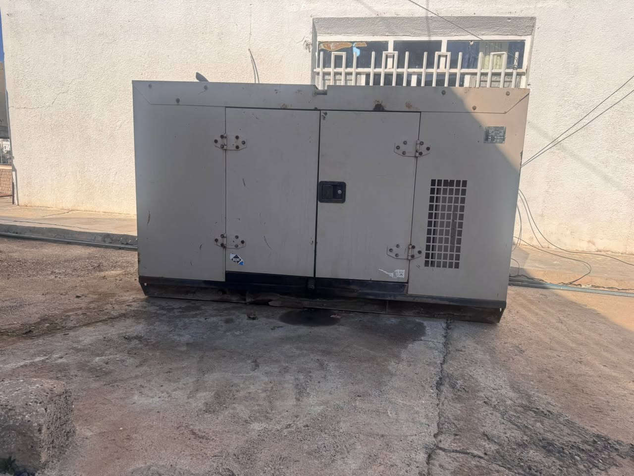 السلام عليكم مولد بيركنز صيني 60Kvللبيع السعر خاص الهاتف ***********
