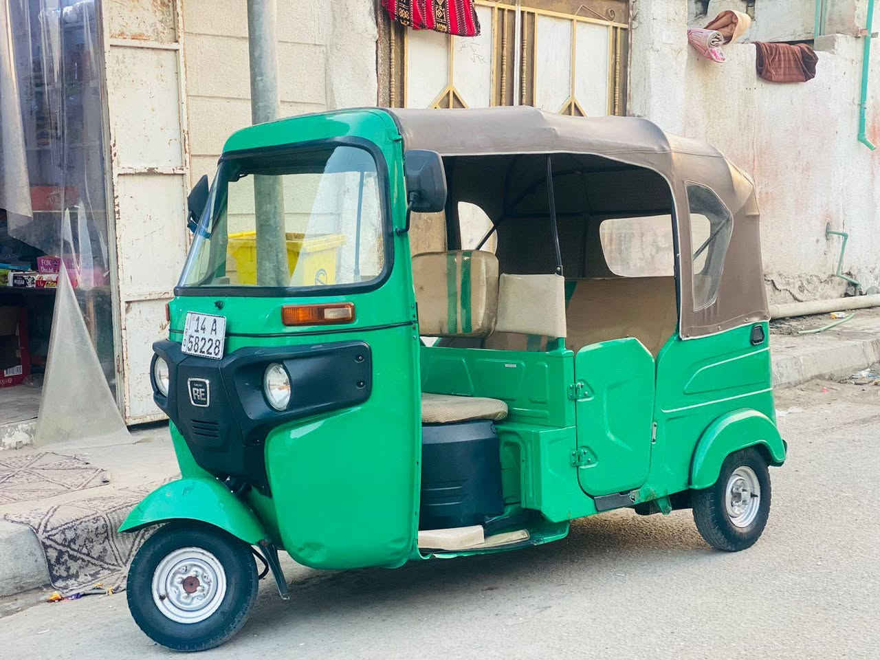 السلام وعليكم تكتك مديل 22 رقم سنويه  مكينه مفتوحه مكاني البصره التنومه سعر 5500 بيه مجال كلش قليل رقم***********
