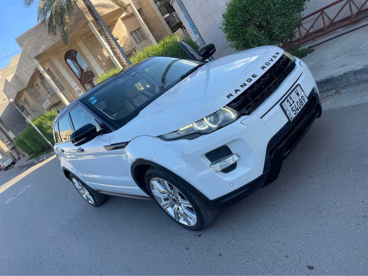 السلام عليكم للبيع فقط 
رانج روفر ايفوك ٢٠١٢ خليجي محرك ٢٠٠٠ تيربو فول مواصفات ماعدا الفتحة سيارة كلش جديدة تو كلر سقف اسود سيارة جاهزه مابيها اي نقص بيها صبغ باب السايق وباب الصدر اثر شخوط بدون اي ظربه فقط والسيارة فول الفول هوايه بيها مواصفات مينذكرن مقاعد كهرباء وتدفئة حساسات من كل مكان  بصمة هاند بريك بصمة عتلت الكير متحركة اضواء لمس صدر امامي خلفي جديد تخم تاير جديد صيانة كامله للسيارة ماشيه ١٠٠ الف مكاني بغداد الاعظمية السعر ١٢٨ ورقة 
اتصال *********** بغداد, العراق
