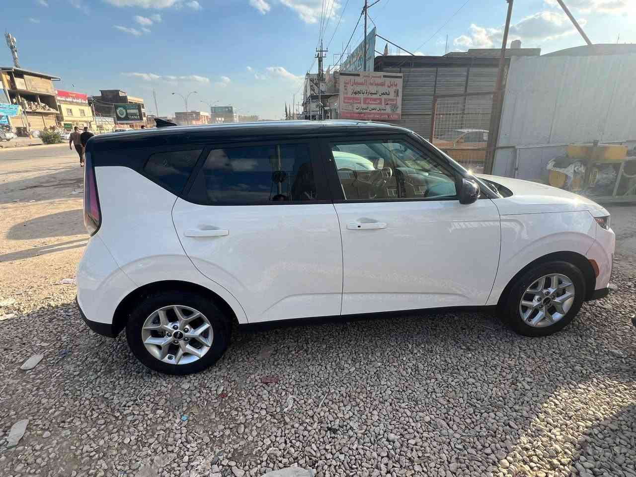 السلام عليكم للبيع فقط بدون مراوس
   💚لووون. مميز  💚
كيا صول‼️2025 ‼️ كليين بدون صبغ🔥
دخول جديد. جديده   كلش. بوضع شركة 
المواصفات تو كلر فول للخير
شاشة دجتل  
محرك 2000 دوش

رادار امامي
كشن. كهرباء
رادار خلفي
رادار جانبي
تدفئة كشنات
تدفئة ستيرن
تبريد كشنات
شاشة كبيرة
كامرة دوارة
اوتو ستوب
تحديد مسار
قيادة ذاتية
توقف ذاتي 
تنبيه عند مغادرة المسار
كروس سرعة
مانع انحدار
ويل كب حجم 17 لون اسود  
حساسات 360 درجة
وضعيات قيادة
شحن واير ليس
تشغيل عن بعد

بصمه السياره 
بصمه ابواب وتشغيل
وبعد بيهة مواصفات
سيارة جاهزة وكاملة بدون نقص 
 مكان بارد صغار. بدون صبغ ‼️صورالحادث مرفقه بلمنشور 
السعر / 163وبيه مجال
إتصال ***********
