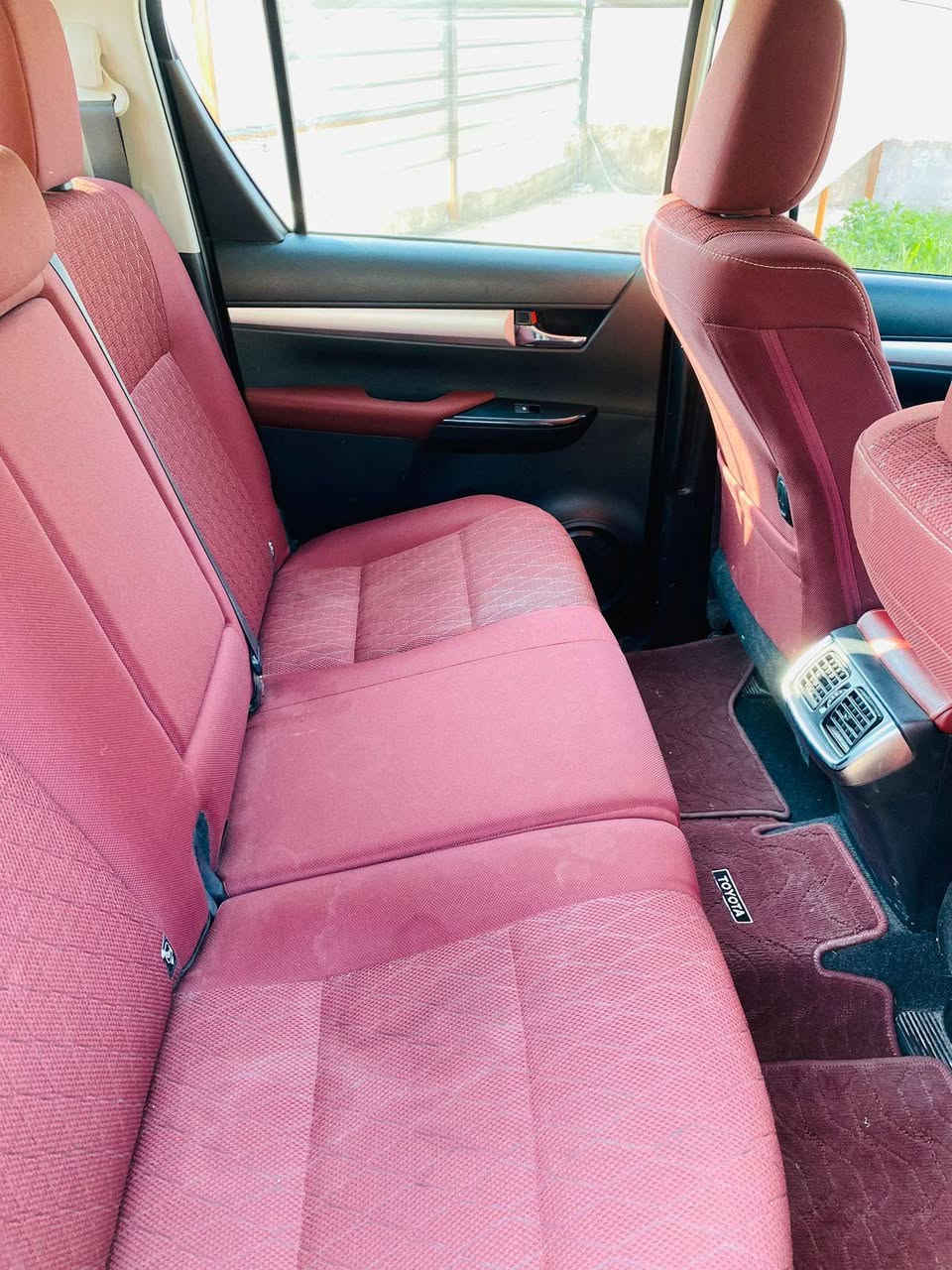 اسلام عليكم للبيع والمراوس عذاري هايلوكس موديل ٢٢ فول مواصفات السياره بيه بونيد وجاملق مبدلات باصلي شرط سياره جديده بسمنه هزه جديده اسعر ٢٦٠ وبيه مجال هاتف و*********** و*********** المسحك
