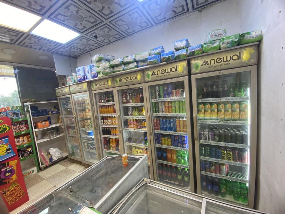 أسواق للبيع العسكري شارع السبيس
تحتوي 
8 براد عمودي
2 براد طرحي
براد طرشي كبير 
سستم كاميرات كامل
***********
مامتواجد فيس بس واتساب
