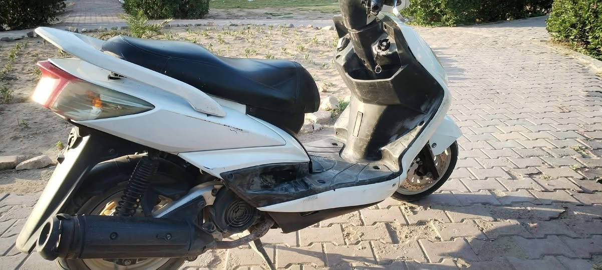 دراجه سكنس 140 فحل يحتاج لها تجفيت وزوج تايرات وياله ويحتاج لها رباط ويحتاج شغل بالضفيره كفرات تجاريه نوعيه زينه الدراجه تجيب لها باتري تشتغل سعر 350 العنوان دوره ابو دشير ***********
