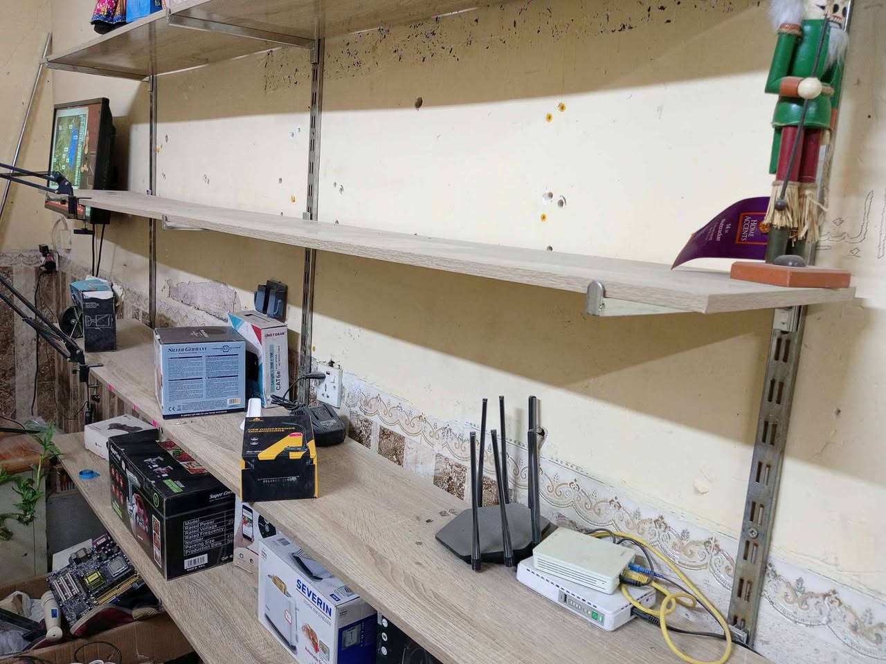 رفوف مال محل للبيع الي يريده يتصل
***********
