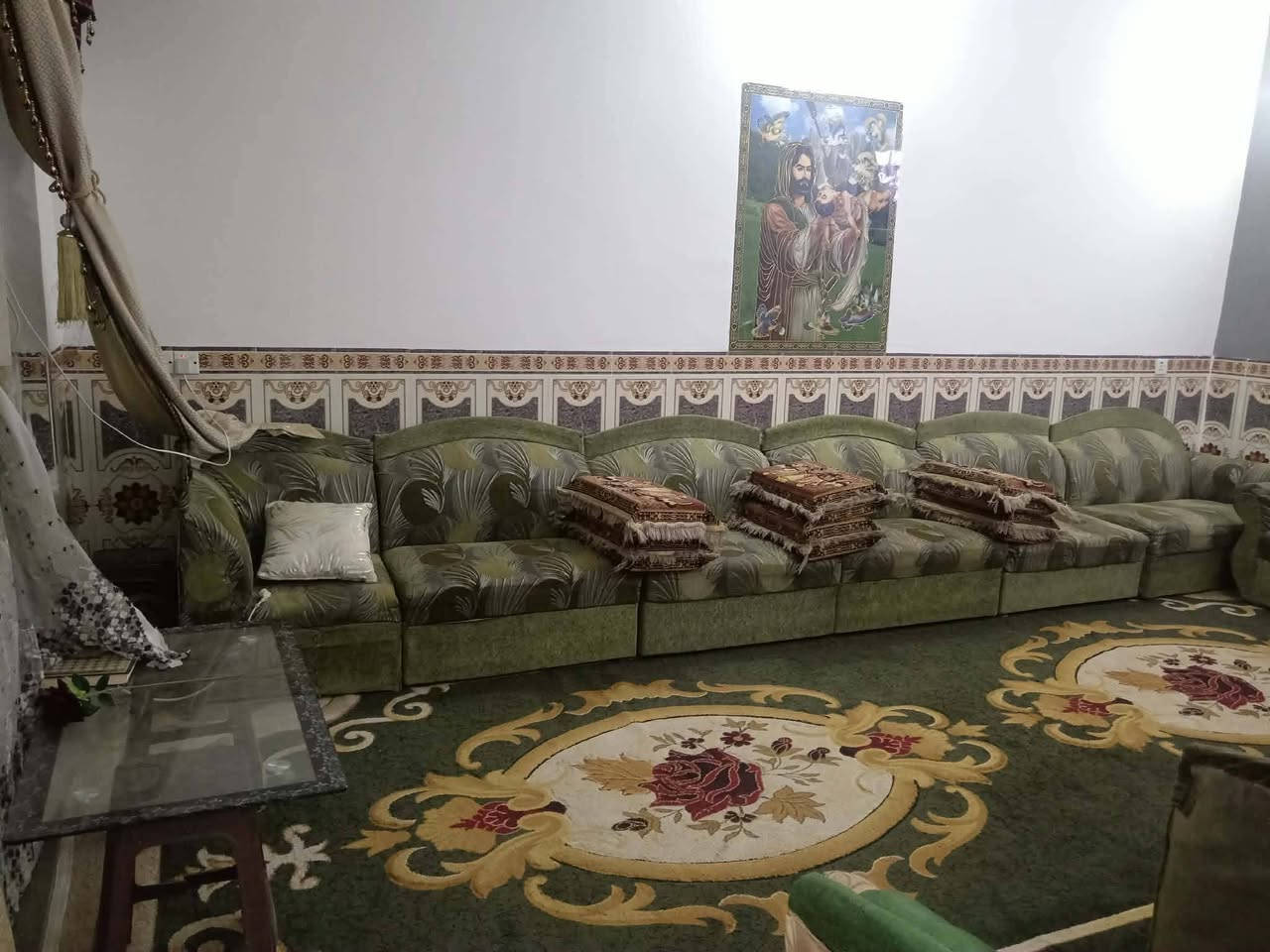 �

قطعة أرض سكنية بمساحة (550م²) مع دار علما بأن الدار والقطعه على شارعين موقع ممتاز جداً على طريق المشايه المعاره @

✅  الدار مع قطعه مساحه الكليه 550 م 
✅ الشارع الأمامي 6 متر
✅ الشارع الجانبي 6 متر
✅ علما بان القطعه اللي ضمن الدار وعلى شارع عرضه 6متر 
✅ معزوله بامكانك بناء دار مستقل او تقسيمها إلى عدد اثنين من القطع لانها مباشره على شارع 
✅ يتوفر ماء وكهرباء ومولدة
✅ كافة الخدمات متوفرة
✅ سند باسم البائع ومداور مباشر للمشتري

موقع استراتيجي مناسب للسكن أو الاستثمار.

📞 للاستفسار والاتصال:
***********
***********
***********
