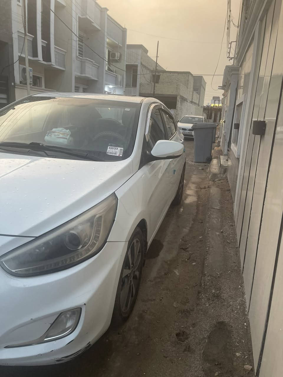 السلام عليكم 
للبيع اكسنت 2016 
خليجي ماشيه 99 الف فقط 
رقم بغداد الجديد 
محرك 1600 قطرتين
فول مواصفات 
فتحه سقف…اشاير بلمري
5ويل كب …اشاير مري…
شاشه +كامره دواره وباقي المواصفات معروفه 
بدون صبغ فقط صبغ بلباب الي خلف السايق بسيط و تكحيلات … كير مكينه خير من لله 
السعر /110 وبيها مجال بسيط
العنوان: بغداد الدوره
(***********) او خاص
ملاحظة: السونار موجود بل منشور
