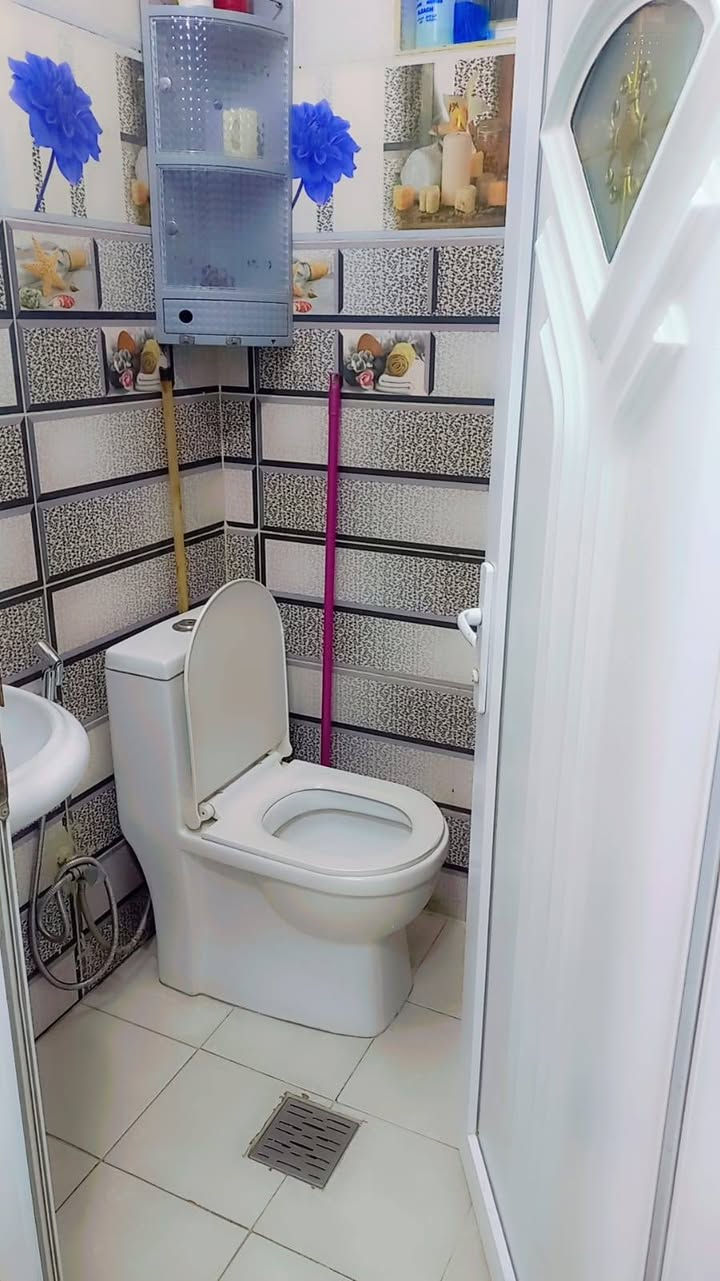 السلام عليكم للبيع مشتمل ٦٥م طابق واحد طابو ملك صرف بااسم شخص واحد الري محله ٨٦١. للإستفسار *********** بي واتساب واتصال وتواصل على الخاص ومن الله التوفيق للجميع ***********
