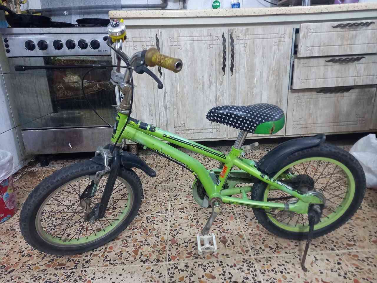 السلام عليكم
بايسكل BMX حجم ١٦ السعر ٥٠ بي مجال ***********
