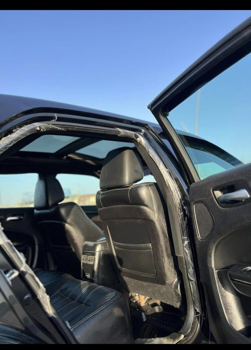 سلام عليكم للبيع او للمراوس 
السعر  ((   168   )) 
كرايسلر اوباما S300 فول مواصفات 
2017 معلايه 2020 فور ويل ملغي 
رقم بصره الرقم الجديد 
صبغ ٥ قطعه قماره تكم كفاله حوض خلفي كفاله 
شاصي امامي ايسر سحب بدون صبغ بدون معجون 
سونار موجود هزه صاعد بعد ٣ اشهر تخلص يعني 
كبل تحول تروح للمرور تروج معامله 
محرك ٣٦٠٠     6 سلندر 
حداده تخم تاير دواخل كامله شغل وطلع 
مكاني البصره الهارثه السعر  ((  ١٦٨  ))
***********
