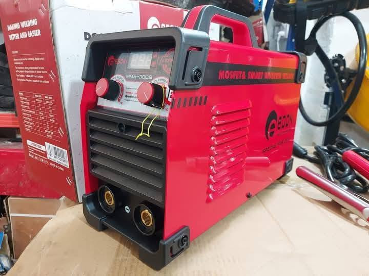 السلام عليكم الاخوة الحدادين المحترمين متوفر ماكنة لحام ايدون او البعض يسميه ادون الاصلية صناعي تتحمل العمل الشاق 300 امبير موديل MMA-300S
السعر 155 الف دينار عراقي 
للاستفسار واتساب ***********
متوفر توصيل كل محافضات العراق

