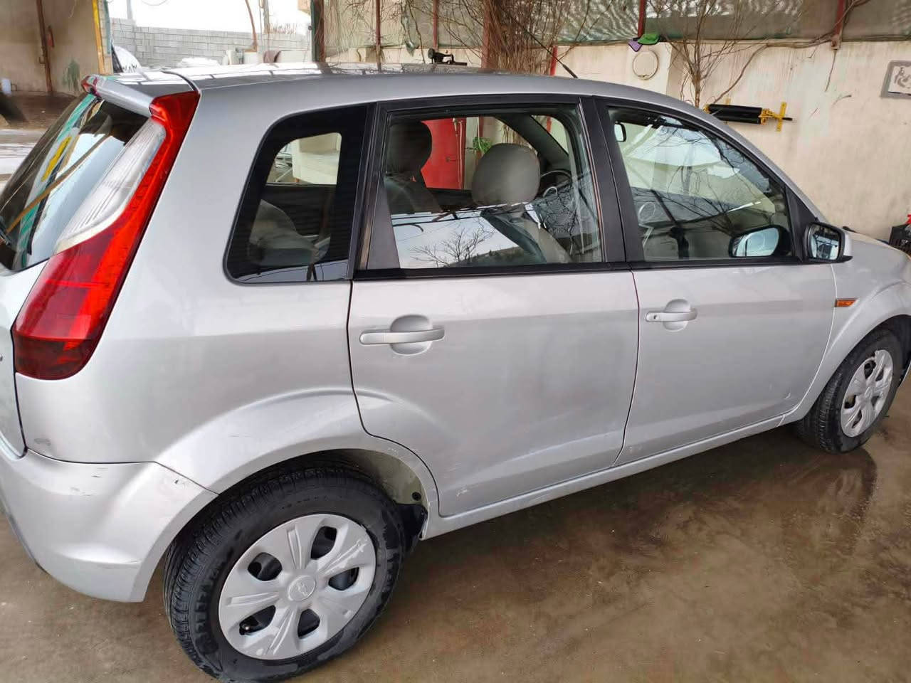 ڤۆرد فیگۆ
مۆدێل 2013ڕەقەم سلێمانییە 
لە سلێمانییە
شاشە ئایپادە
تایەی تازەیە
ڕۆن و سێرڤزی تازەیە
گێڕو مەکینەی بەشەرتە
سەیارەکە  یەک پارچەو 
سێ پەڵەی بۆیاخە
74گەڵا و معامەلە 
تکایە سەیارەکە ئیمن. 
نییە تەلەفون بۆ ڕەقەمەکە بکەن  

***********
*********** السليمانية, العراق
