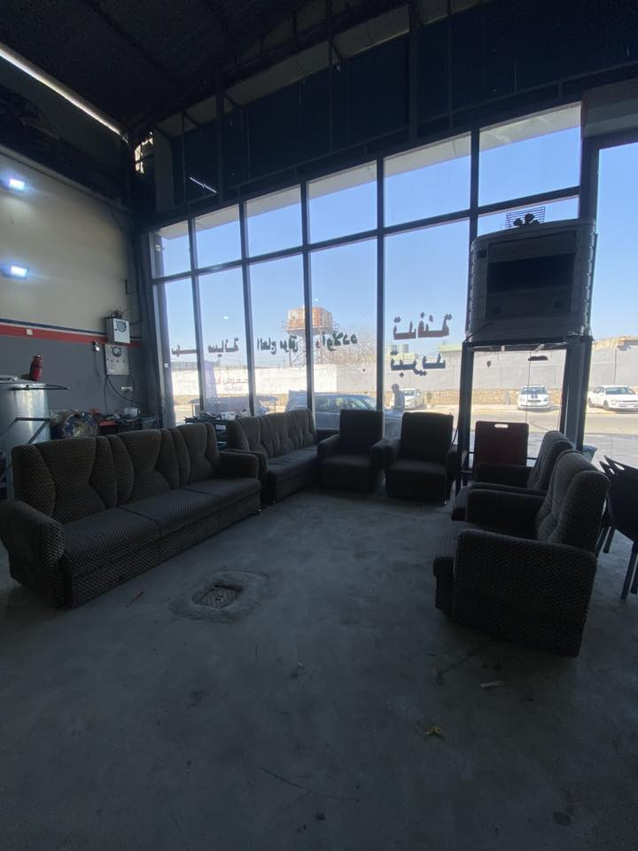 ديوان عشر نفرات
كلش نضيف 
السعر ٢٠٠ وبي مجال 
***********
