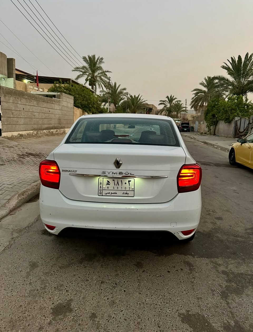 السلام عليكم
للبيع رينو سنبل 2020
——————————-
مكفوله من الصبغ والبارد 
طخه صغيره بجاملغ الامامي وعلى وضعها
—————————————————— 
السعر 78وبيها مجال 
مكان السياره بغداد اليوسفيه قصر الاوسط 
——————————————————
الاتصال :***********
كذالك بي واتساب
