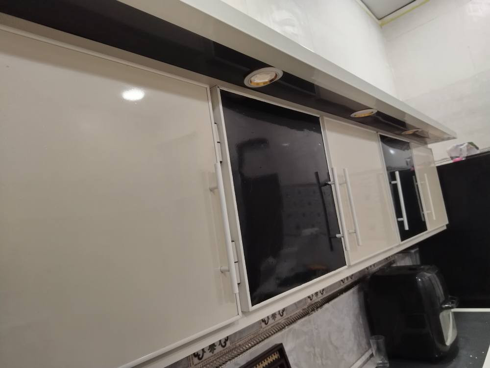 كاونتر مترين ونص جديد سعر 350 وبي مجال ***********
