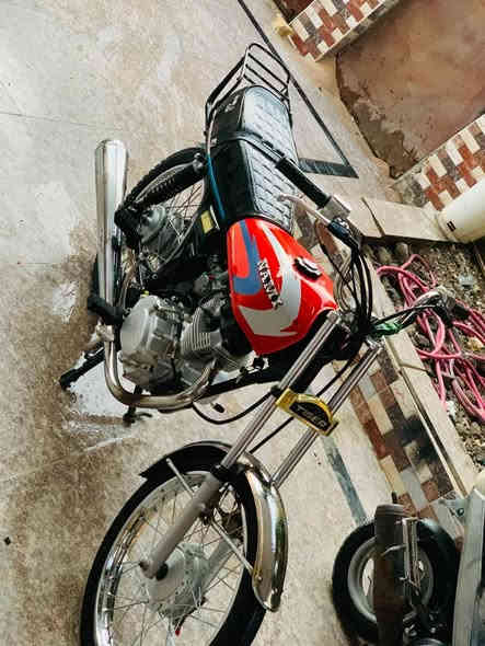 السلام عليكم دراجه سي جي محرك ما مفتوح باقي التفاصيل خاص متواجد واتساب مكاني بني منصور قرب الامام احمد بن السعر 650 بيها مجال***********
