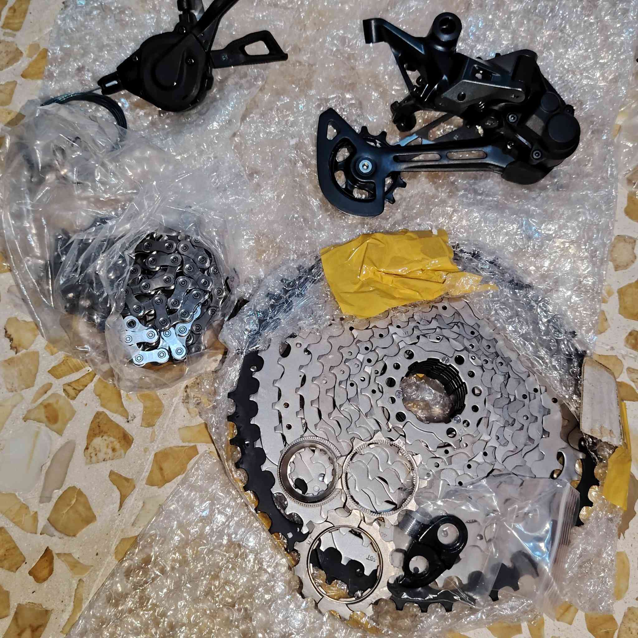 جديد غير مستخدم كامل Shimano slx m7100 1x12
السعر 150 الف


**إذا كنت صاحب هذا الإعلان وتريد حذفه لأي سبب، رجاءا أرسل رسالة إلى الدعم الفني**