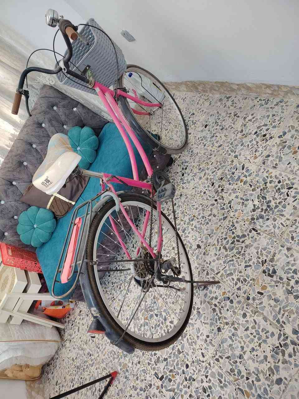 السلام عليكم بايسكل للبيع جديد حجم28 الاتصال ع الرقم***********
