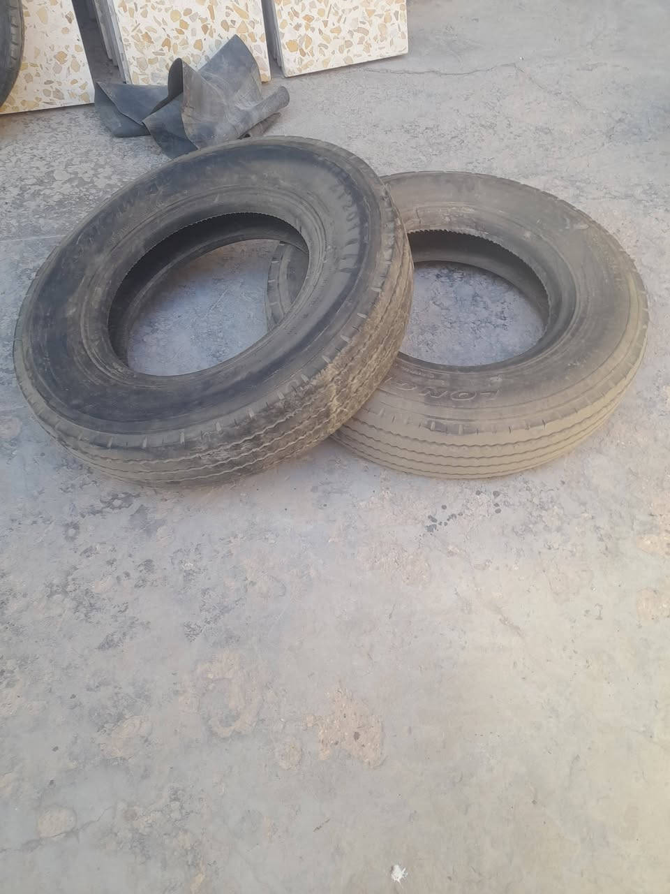 ت
تايرات زوج كوستر +تاير بستا للبيع  مكاني ابوغريب ***********
