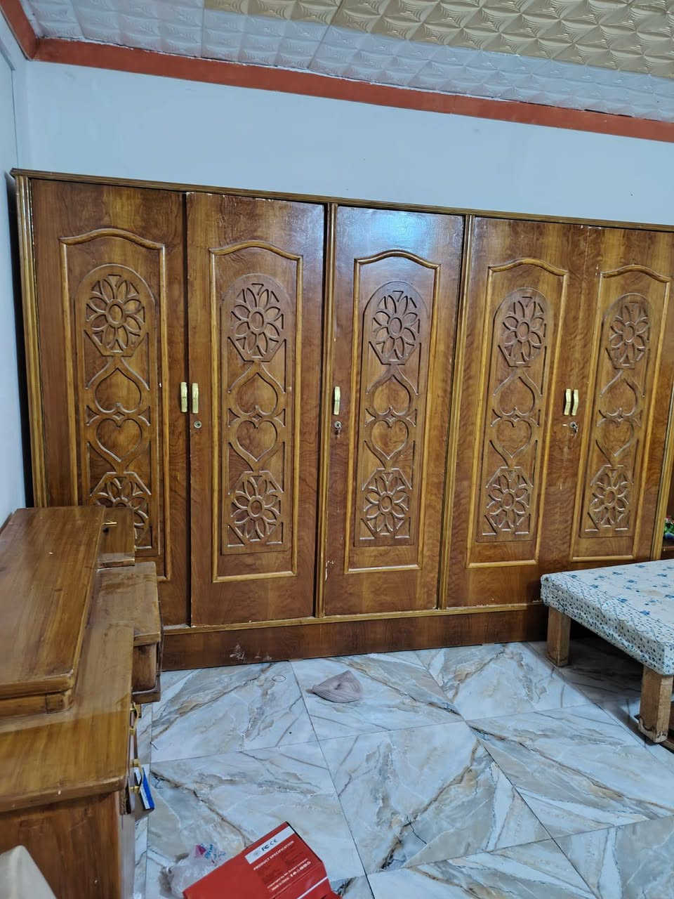للبيع غرفة اخشاب  سعر ٣٥٠ مستعجل ، حلة حي العسكري شارع ٨٠ ,,***********
