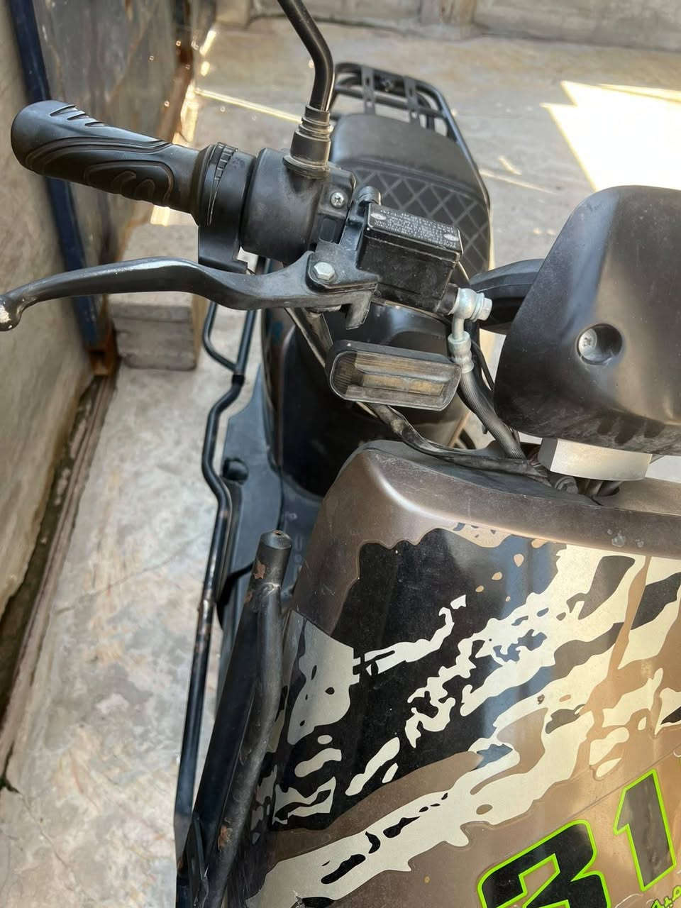 مكلف بالنشر
دراجة R318 كامله شغالة 6 بطاريات 
البطاريات منتهيه 
الدراجة شغاله من كلشي ماعدا الهورن 
سعرها 220 الف وبيها مجال ***********
