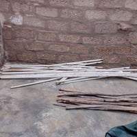 خشب او حديد مال قمريه للبيع كامل هنه ولمضله  ٤٠ بيهن مجال شراي اتصل ٠٧...