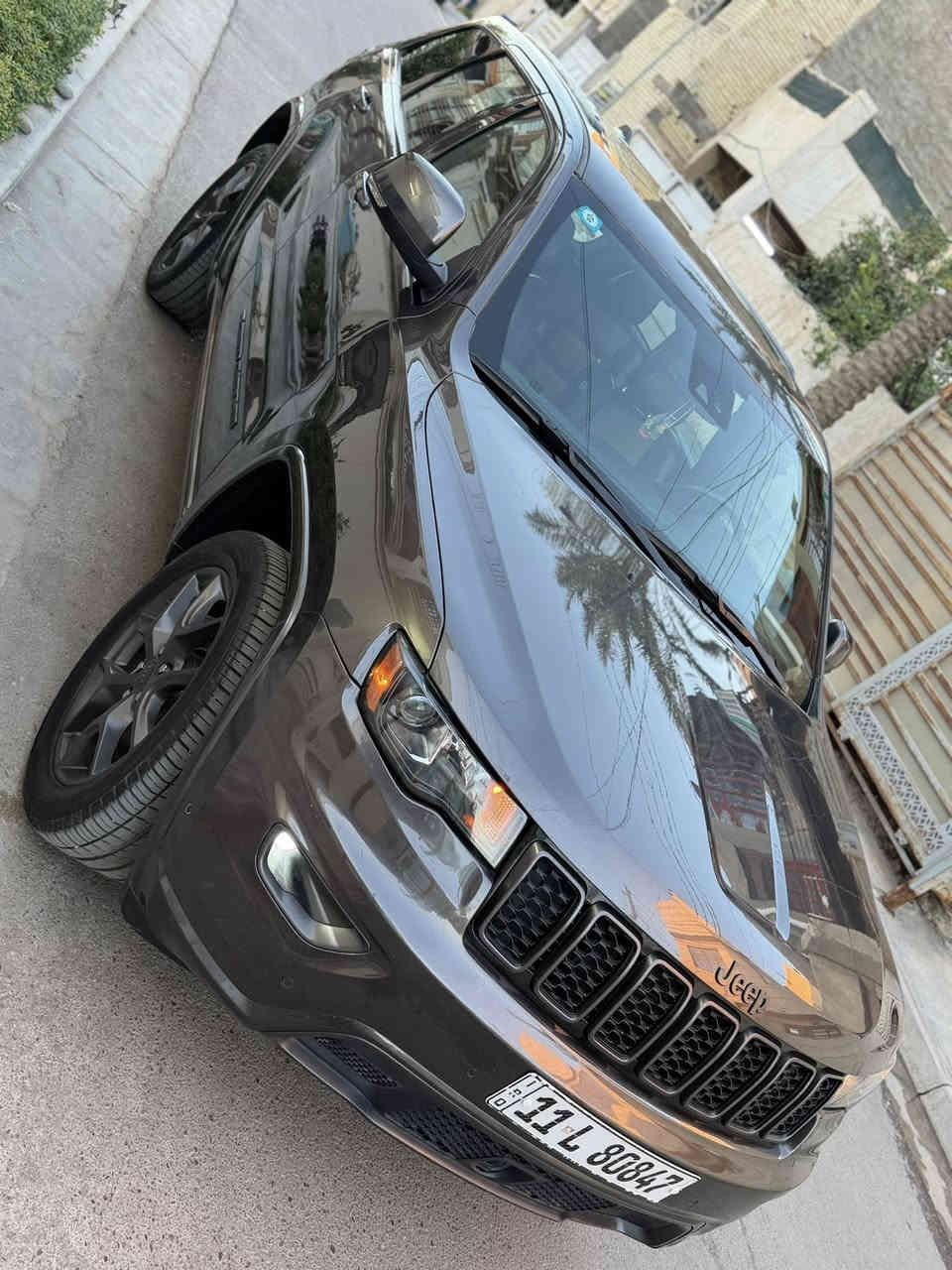 السلام عليكم للبيع جيب كراند شيروكي 2021
ثمانينيهthAnniversary80 من النسخ النادره بالعراق السياره كله مختمه 
السياره فول مواصفات معروفه مواصفات لثمانينيه
📌رادار النقاط العمياء بالمري الجانبيه ولمرايه قابله للطي وقلابه عند الرجوع وتعتيم ذاتي وتدفئه بالجوانب
📌رادار امامي وتحديد مسار وقياده ذاتيه 
📌اوتو ستوب ستارت انجن 
📌حساس امامي وخلفي وجوانب
📌اوتو بارك اصطفاف تلقائي
📌تنبيه الحوادث والفرامل التلقائيه(تنبيه تصادم)
📌شاشه وسطيه 8.4انج الكبيره مع ابل كار بلي وايفاي والكثير من الاوبشنات وشاشه اعطال كبيره
📌مقاعد اماميه تدفئه تبريد والمقاعد الخلفيه تدفئه واكيد المقاعد جلد وكهرباء المقاعد كل الحركات وستيرن تدفئه وكهرباء وخزن ميموري المقاعد
📌صندوق خلفي كهرباء مع حساس فتح 
📌مرايه وسطيه وجوانب تعتيم تلقائي يعني ل3تعتيم
📌 السياره بانوراما ويل السياره حجم 20+ انظمه قياده كثيره
📌كشافات ولايت عالي ناصي عدسات زينون
📌السياره مسويله سرفس كامل قبل ايام صدر كله جديد تايرات جديده بانزين كله سوبر ومحسن ذاب عليه 15ورقه صيانه حتى كل الزيوت مبدله بيه تاخذها متذب عليه ربع 
📌السياره حادثه خلفي شويه من الجاملغ وقبغ الجنطه وبالعراق بيها ضربه بالصفحة الخلفيه الثانيه بدون  دواخل بدون ايربالك يعني السياره بجمها كبس 
السياره رقم بغداد انكليزي الجديد باسمي مكان السياره غزاليه 
‏***********
