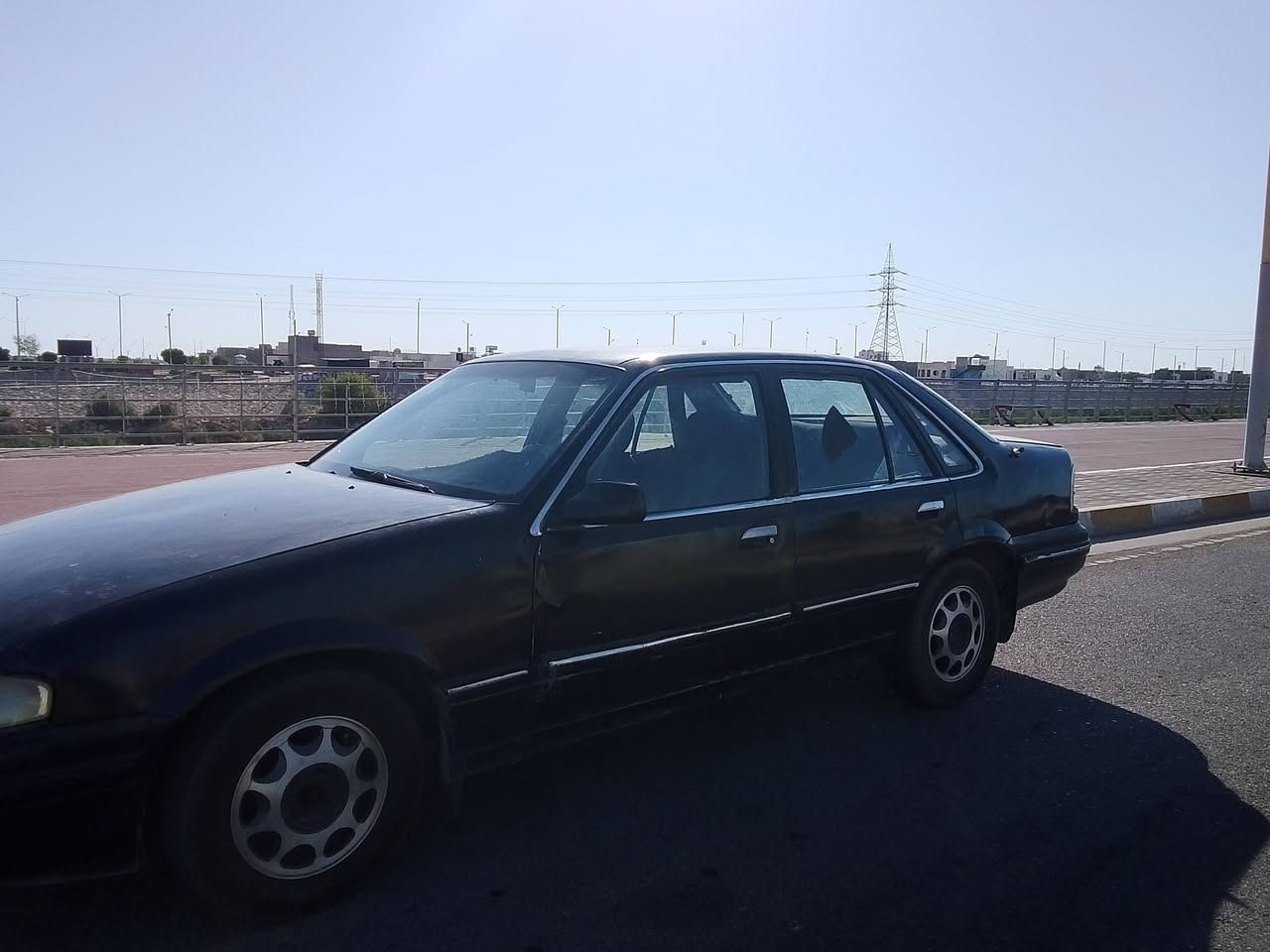 السلام عليكم برنس للبيع موديل 1995 تبريد شغال كشرها نظيف تايراتها جدد دسكات  مسجل بلوتوث بس بيها البك بي تاخير شويه بس ترجع عادي كير اوتماتيك رقم الانجليزي الجديد سنويه لل2027 السعر 32 وبيها مجال العنوان الرمادي كورنيش الحوز للاستسفسار ***********
