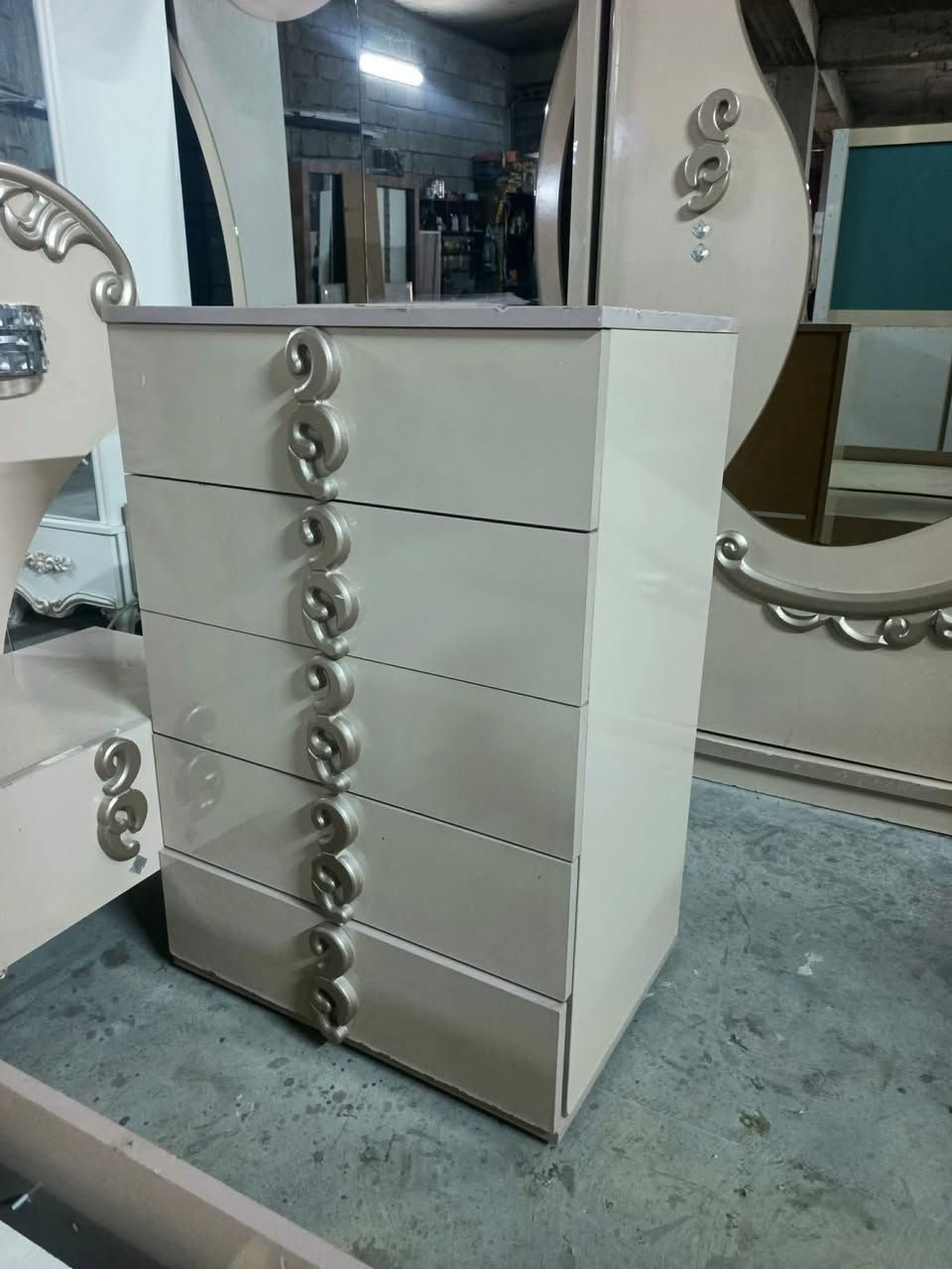 سلام عليكم غرفه نوم للبيع  غرفه كامله شراي تعال خاص عنوان كركوك مستعجل بيع 🤍


**إذا كنت صاحب هذا الإعلان وتريد حذفه لأي سبب، رجاءا أرسل رسالة إلى الدعم الفني**