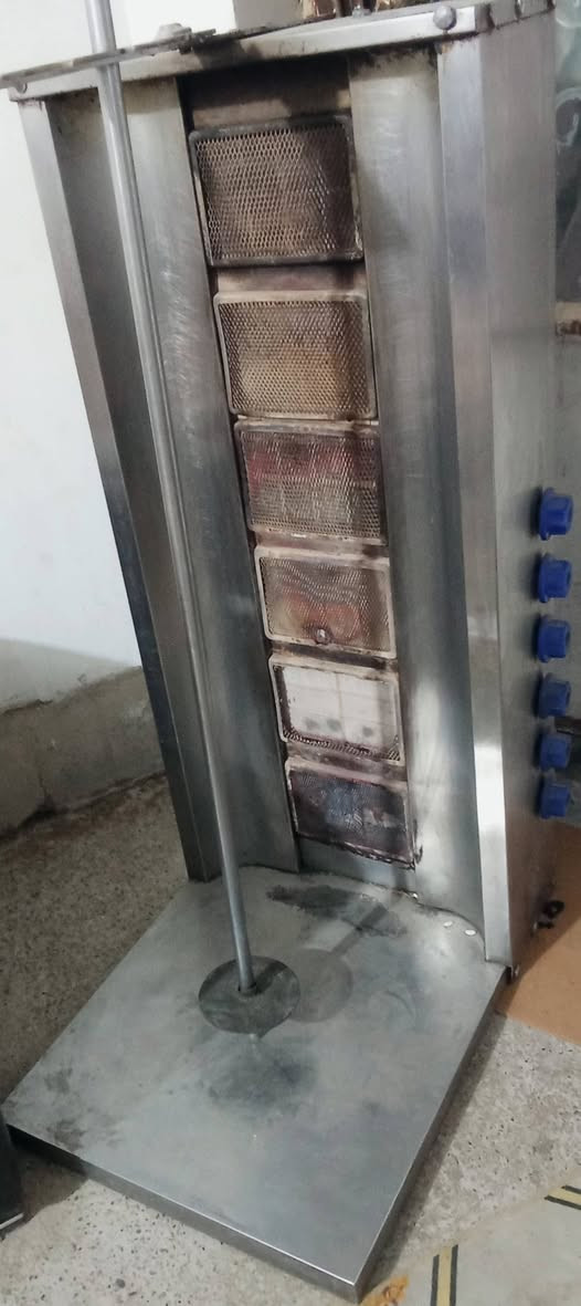 شوايه كص  منضديه  السعر 300
6 عيون سل استيل غذائي تكمه انتيكا قديم ثقيل اخت الجديد ***********
