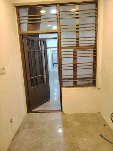 سلام عليكم توفر شقه حديثه كرادة داخل قريب بانزين خانه ابو اقلام غرفتين وصاله وخدمات 
للاستفسار الاتصال عالرقم 
***********
متوفر واتساب
