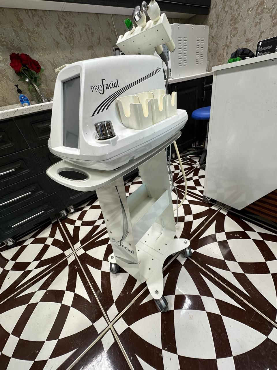 السلام عليكم جهاز هايدرو فيشيل 
نوع بروفيشيل 
نظافته  مثل ماتشوفون الجهاز مستخدم قليل للبيع شرط الفحص اذا بي شي ترجعه
عوزه بس الدبات مالته 
جهاز سعر الجديد يم شركة ابلال ب١٢ مليون وتكدرون تتاكدون منهم 
قيم وتعالي خاص او اتصل على هذا الرقم ***********
