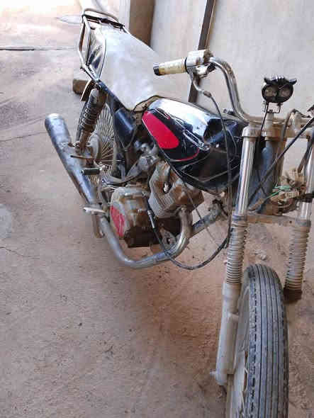 السلام عليكم توالي موطور للبيع بي ضو و محرك وتايرتين ويمشي ويشتغل الصبح وهندرو خارط السعر 115 وبي مجال رقم صاحب الحلال ***********
