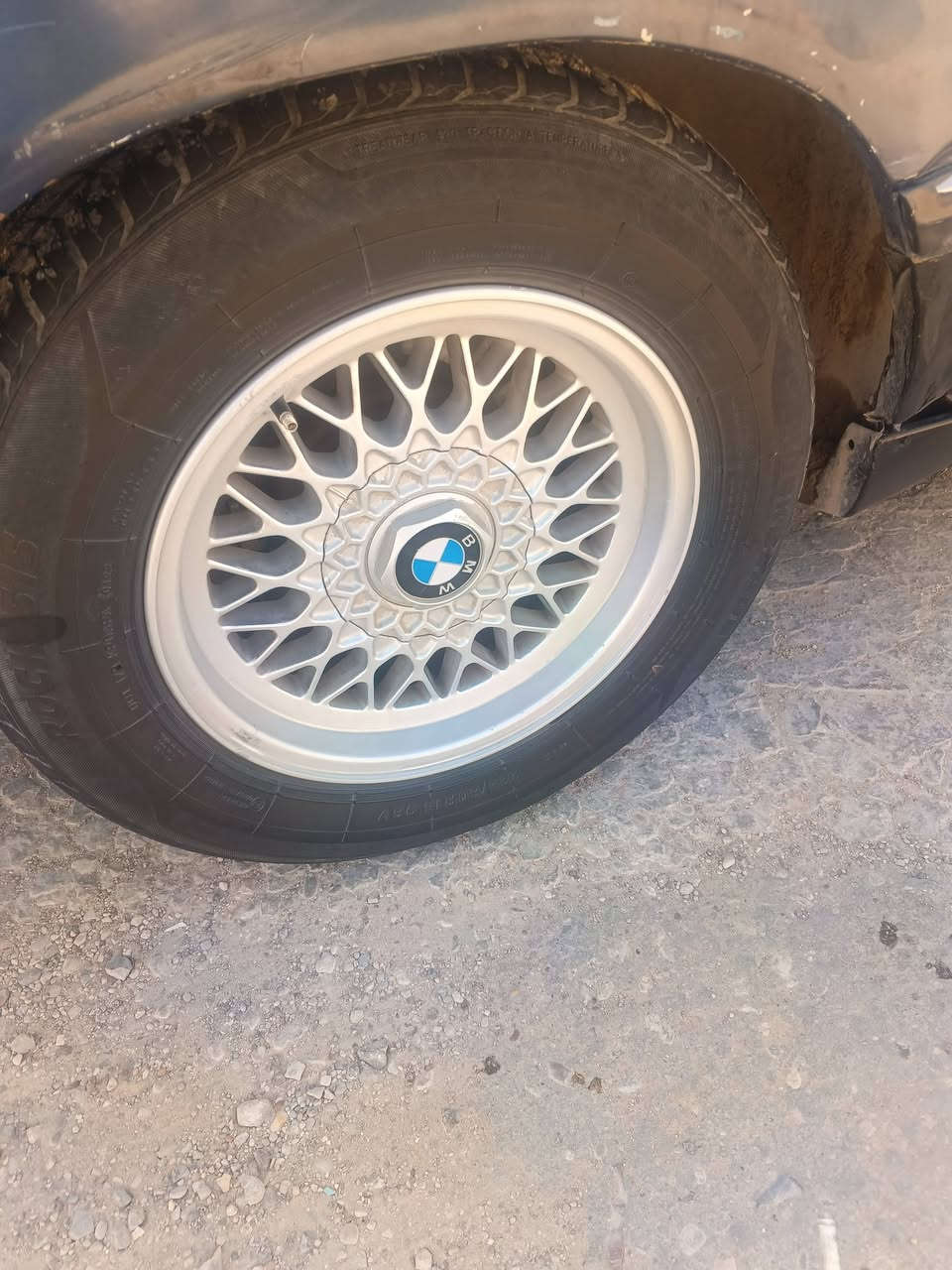 من رخصة الادمن ...BM700 
رقم انبار بسمي سنويه 29 موديل 94 اميل 
عنوانها بابل بالشوملي اوتماتيك محرك 30
لون حبري حداديه70بالميه بطاين جديد كهربائيات السياره شغاله كلها تايرات جيده صدر امامي جيد صدر خلفي جيد سياره محتاجه صبغ 
***********....***********
السعر31&اوبيها مجال
