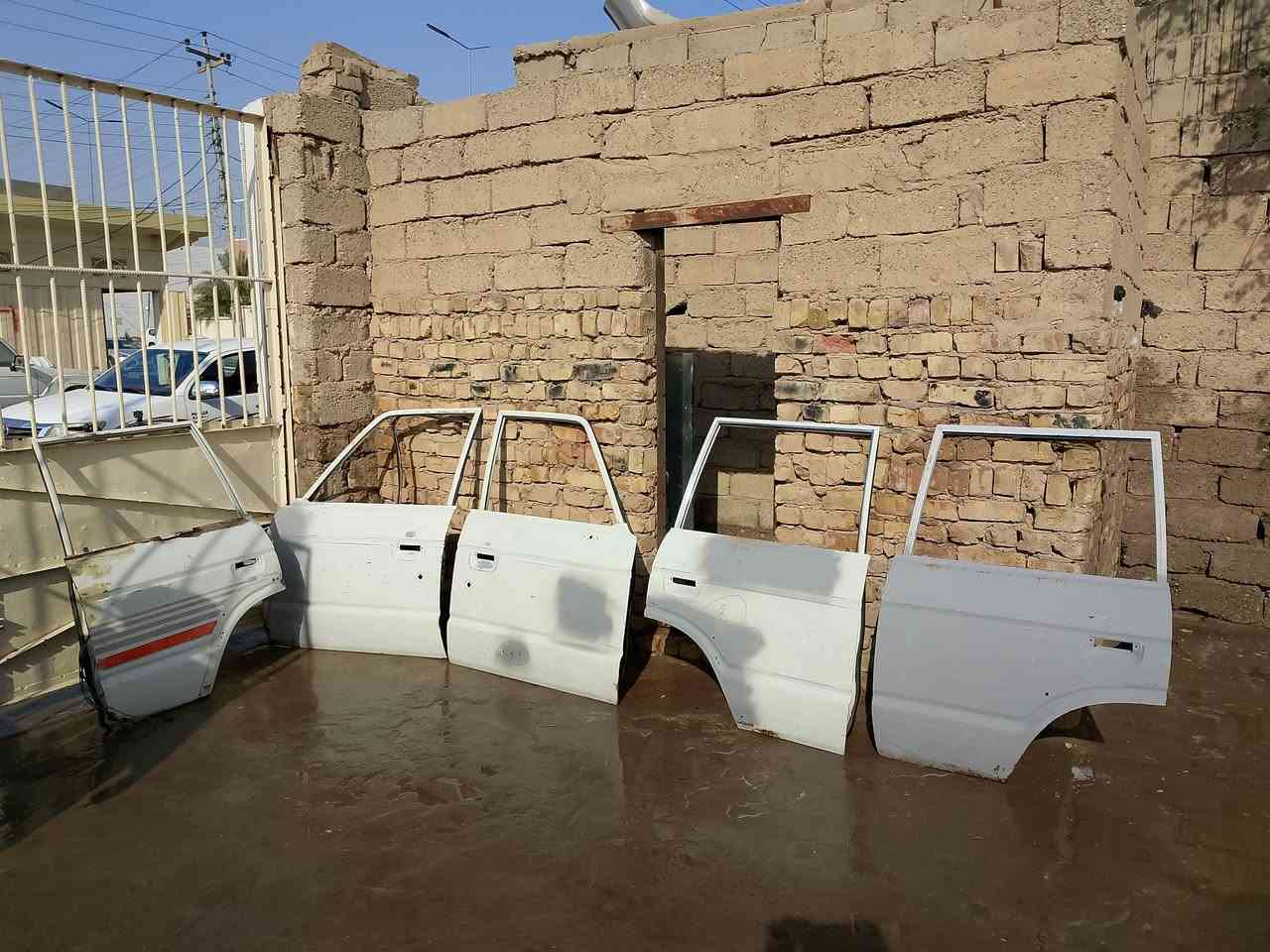 سلام عليكم من رخصت الادمن
يوجد بيبان لاندكروز مع باب خلفي مال بيكم ومع بونيد مال بيكم العنوان ديالى بلدروز 
***********
