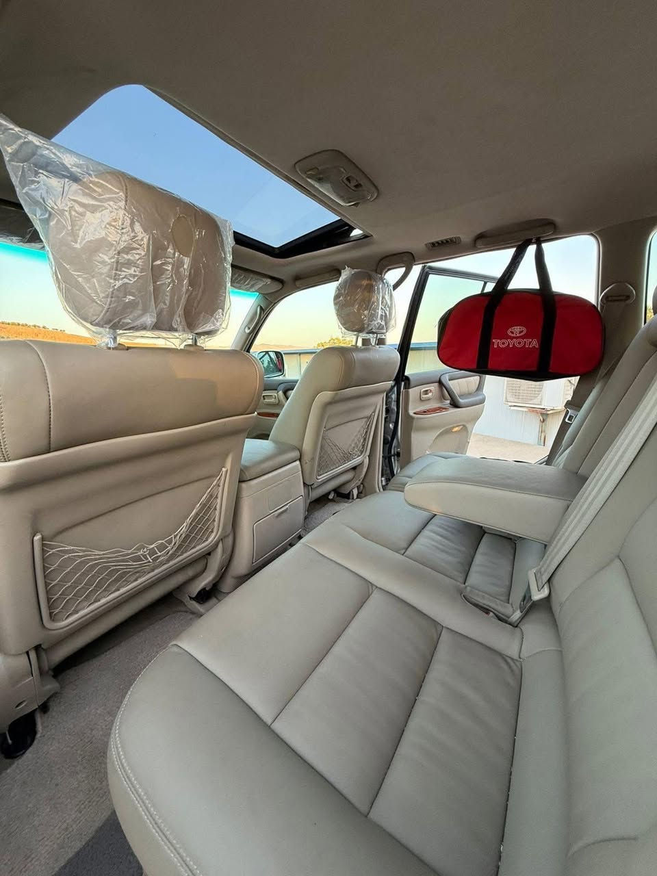 السلام عليكم
لاندكروز ٢٠٠٦ للبيع 
السيارة جديدة جدا جدا قطرة صبغ مابيها
فقط دعامية امامية صبغ
فول فول مواصفات
جكات 
ستيرن كهرباء تحكمات 
٨ سلندر 
Vxr
سلايد
تخم تاير جديد
كشنات جلد
ماشية حقيقي ١٠٥ 
صدرها صيانة يم جيهان فقط بالسليمانية
تبريد ثلج
بالحقيقة بعد احلى من الصور
مكانها بغداد 
رايدها.  ٢٣٨$  وبيها مجال 
***********
